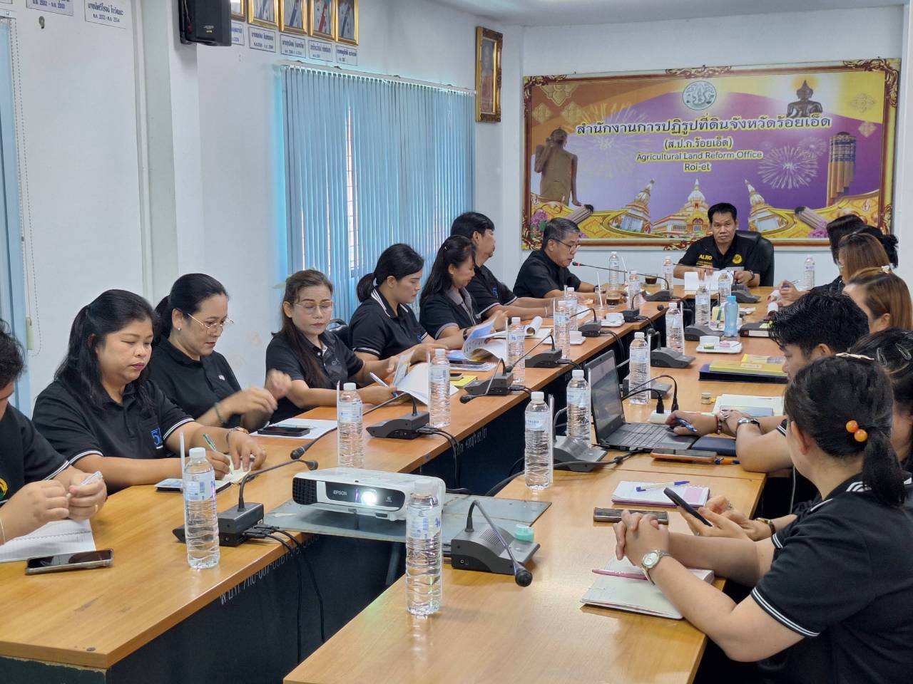 title - ผู้ตรวจราชการ ส.ป.ก. ลงพื้นที่จังหวัดร้อยเอ็ด และจังหวัดกาฬสินธุ์ ประชุมตรวจราชการและติดตามความก้าวหน้าผลการดำเนินงาน รอบที่ 2 